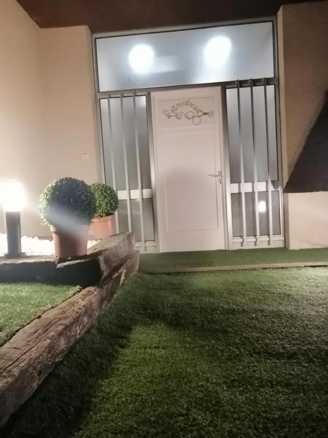 Lapausedegout chambres table d'hôtes piscine et terrasse Lachapelle-Auzac Exterior foto