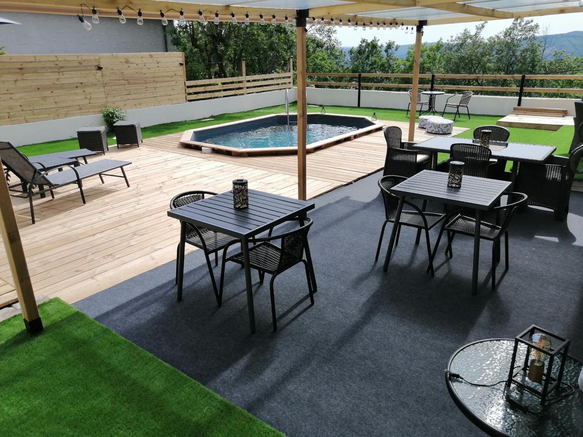Lapausedegout chambres table d'hôtes piscine et terrasse Lachapelle-Auzac Exterior foto